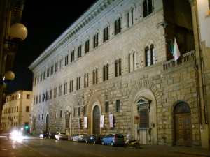 Palazzo_Medici_Riccardi_by_night_01